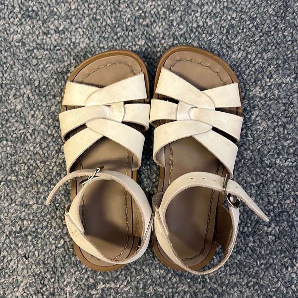 Salt water Sun San white sandals   Girls size 10